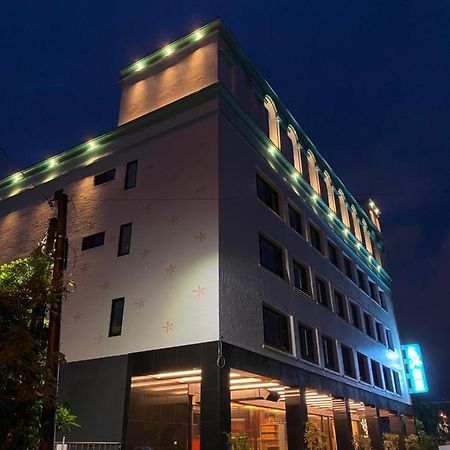 Weifeng Boutique Business Hotel - Zhanqian Branch Pingtung Exteriér fotografie